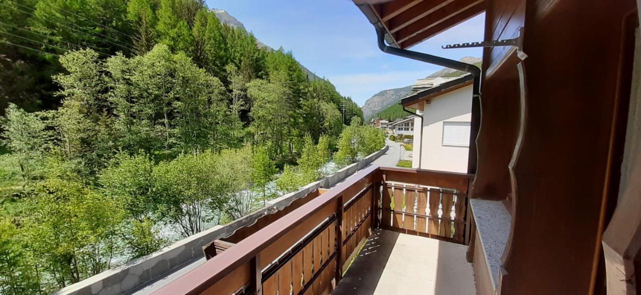 Free Cable Car & Bus In The Summer Haus L'Oree Saas-Grund Buitenkant foto